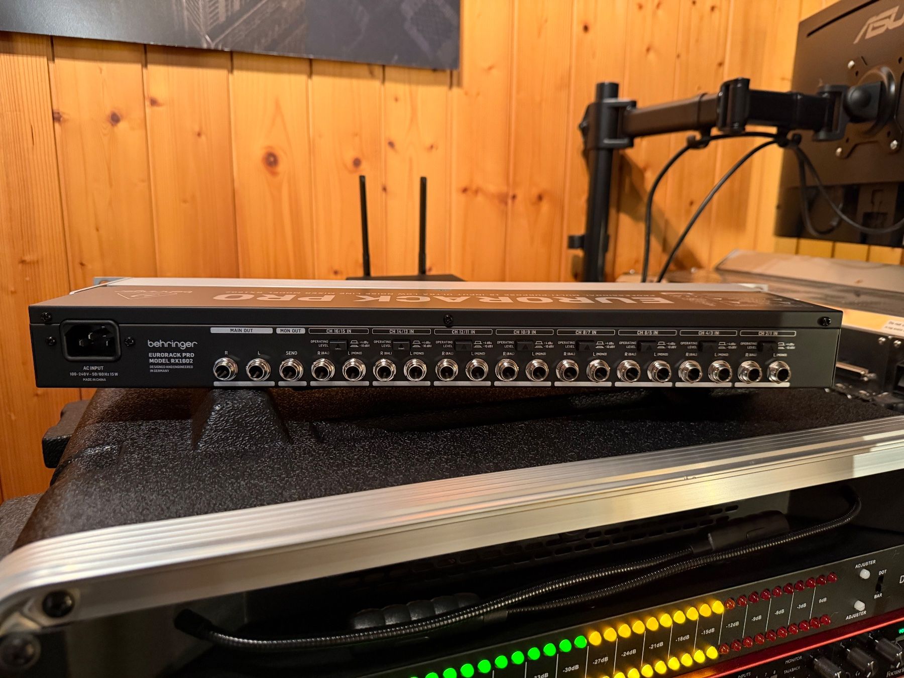 Behringer Mischpulte: Rackmixer Behringer RX1602 V2 – Neu (gemäss Beschreibung) aus Rothrist von Pham88 1