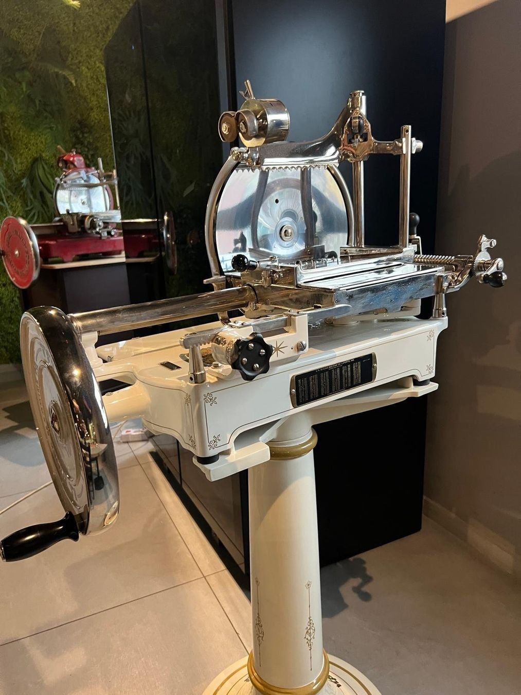Berkel Elettrodomestici da cucina: U.S. Berkel Modell 7 Restauriert - Creme/Gold mit Sockel – Nuovo (secondo la descrizione) da Biasca venduto da Nicolas.Ney 1
