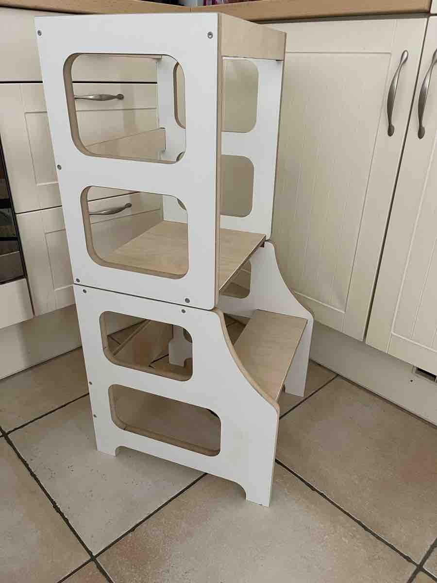Seggioloni: Learning Tower, white, wood, new condition – Usato da Daillens venduto da TinyTimberFriends