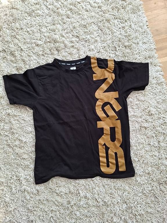 T-shirt: Dangerous T-shirt – Usato da Niederuzwil venduto da Liberatopixel