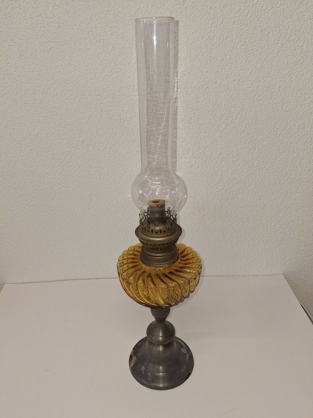 Lampade: Antike Petroleumlampe Dekoration – Usato da Reichenburg venduto da AK307