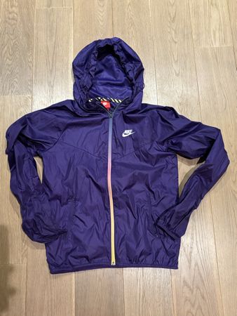 Nike Windrunner in Dunklem lila, Gr S