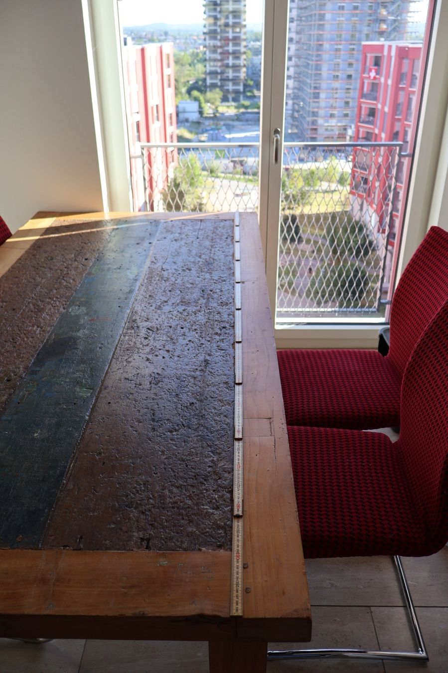 Tables: Massiver Holztisch – D'occasion à Dübendorf par pink_panthy 2