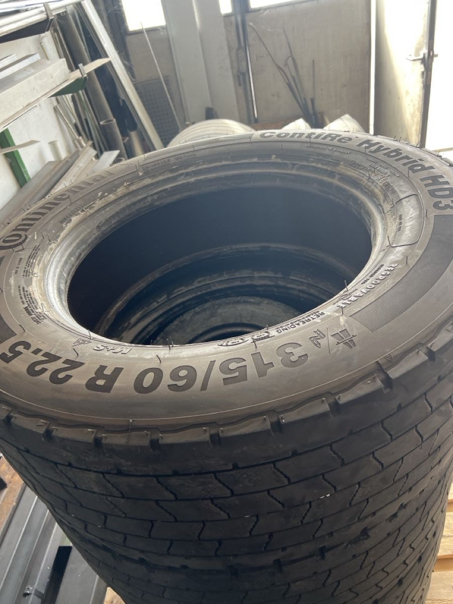 Continental Pneumatici & Ruote complete: Lkw Reifen – Usato da Oberhallau venduto da schitli88 1