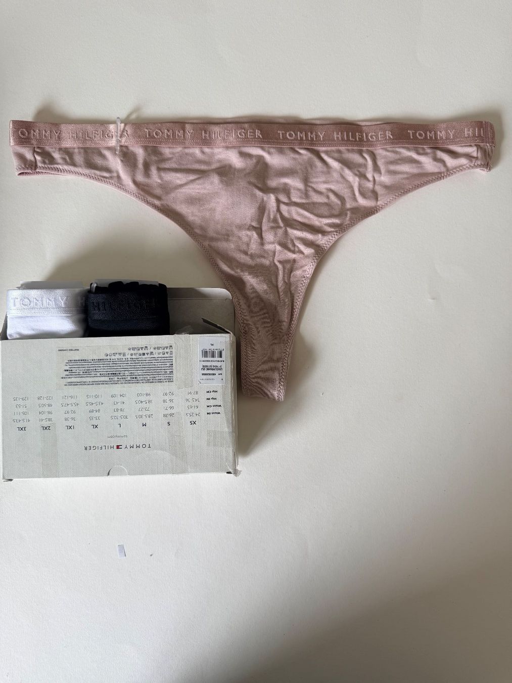 Tommy Hilfiger Altra biancheria intima: TOMMY HILFIGER, String, Grösse XL, 3 Stück – Nuovo e nell'imballaggio originale da Rudolfstetten venduto da gst_g7xl 3