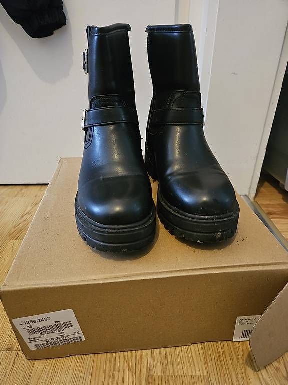 Chaussures femmes: Damenstiefeln – D'occasion à Wabern par giu_8fc6