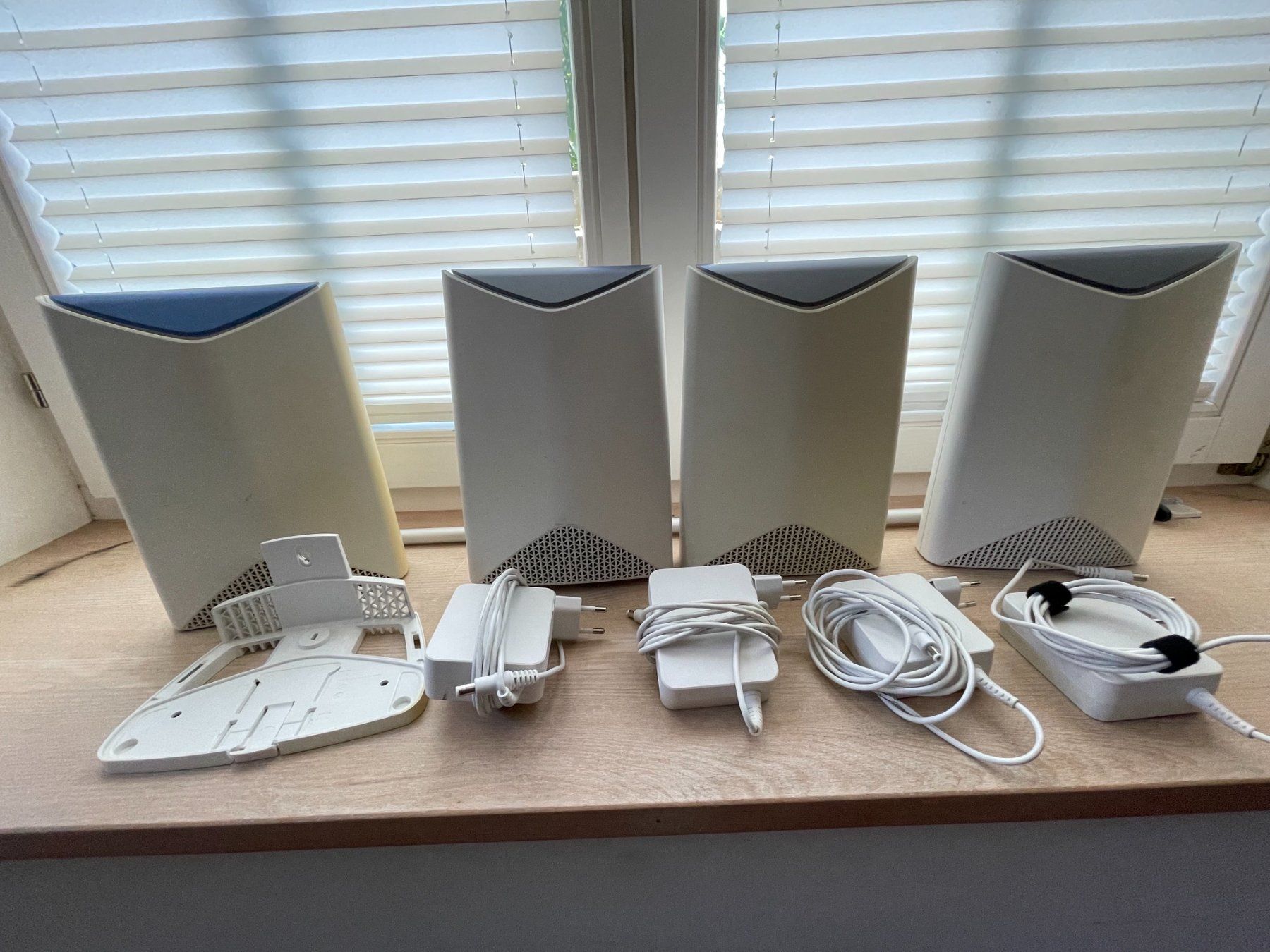 Netgear Modem & Router: Netgear Orbi Pro Mesh WiFi 4er-Set – Usato da Burgdorf venduto da parklane