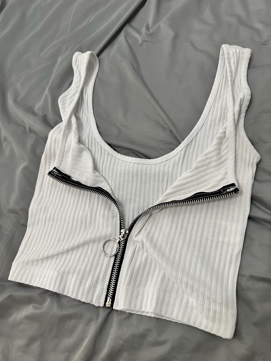 Tops: Weisses Crop-Top mit Reissverschluss  – Neuf (Voir description) à Rhäzüns par romina._gr 1