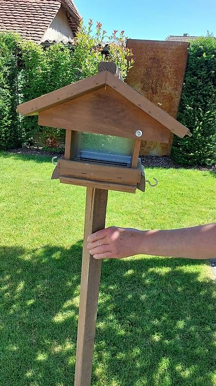 Petites maisons à oiseaux: Vogel- Futterhäuschen mit Ständer – D'occasion à Seedorf BE par Frinlin 2