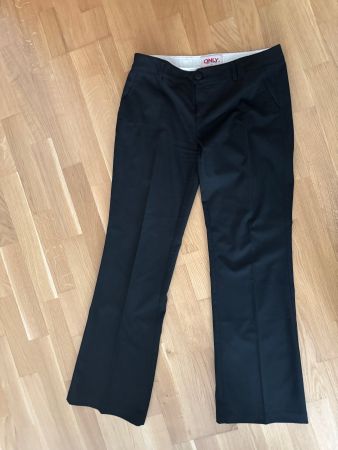 Schwarze Hose von ONLY Gr. 40, Top Zustand!