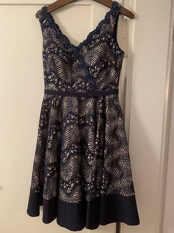 Robes: Festliches Kleid – D'occasion à stgallen par vino62