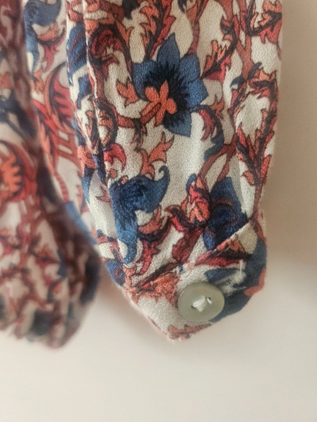 Blusen: Leichte Boho-Bluse mit floralem Muster, langarm, ca. Gr. 36 – Gebraucht aus Eglisau von kar_2pfm 3