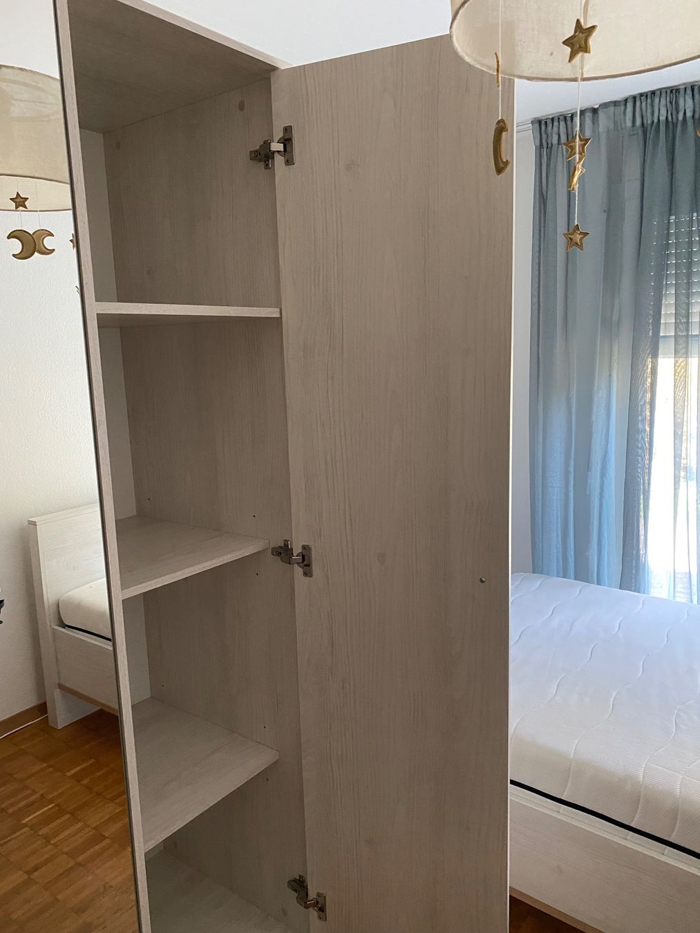 Armoires: Bett+Schank+Nachtisch+Matratze – D'occasion à Baden par mgeormezi 1
