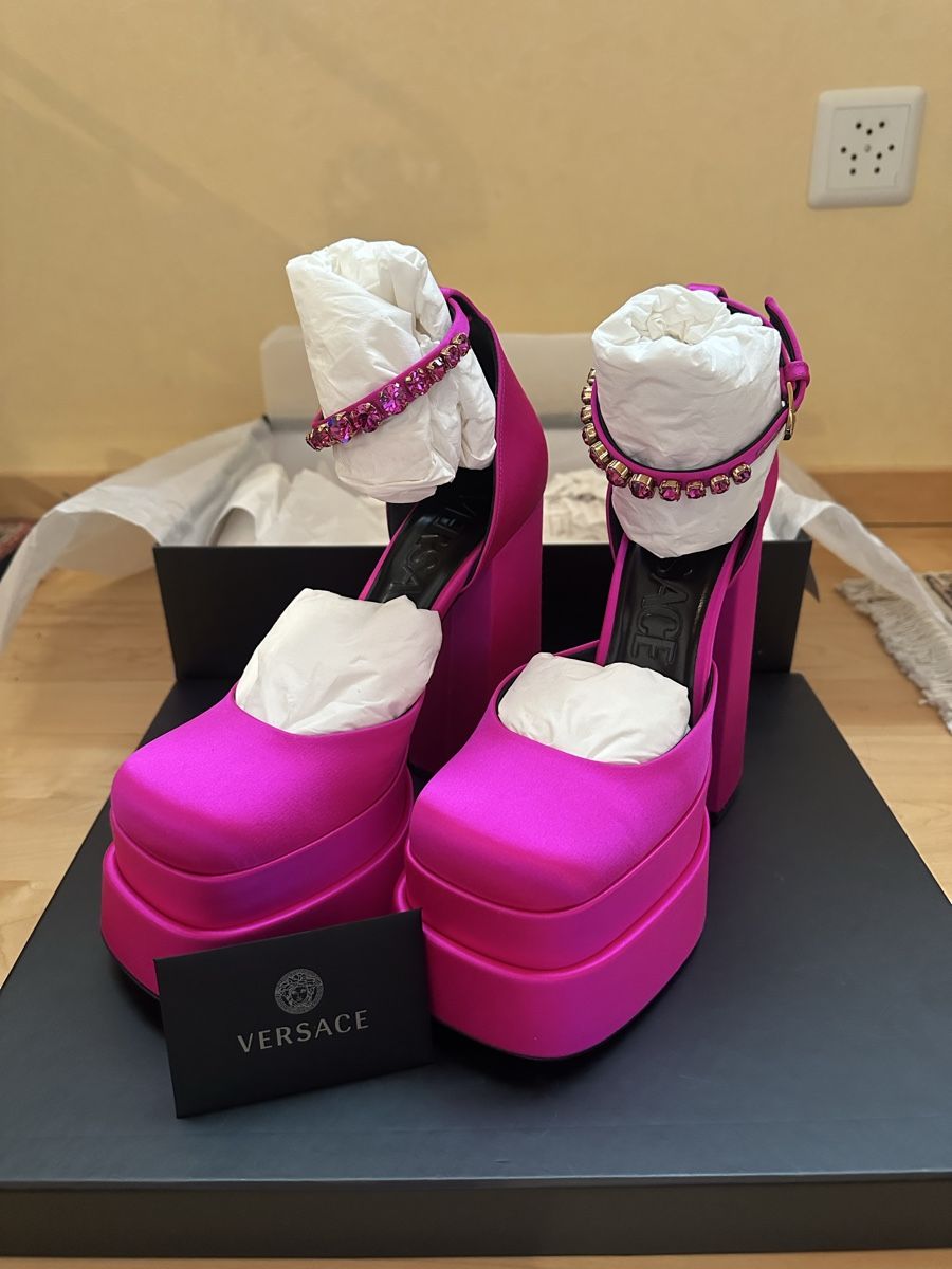 Versace Scarpe da donna: Versace Medusa Aevitas – Nuovo (secondo la descrizione) da Luzern venduto da ariazalea