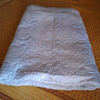 Tagesdecke Bettbezug gesteppt blau weiss gestickt