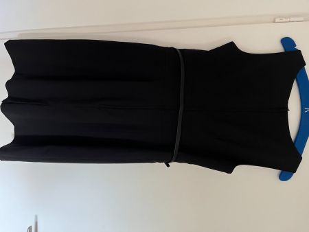 Damenkleid ärmellos, gefüttert, eleganter Schnitt