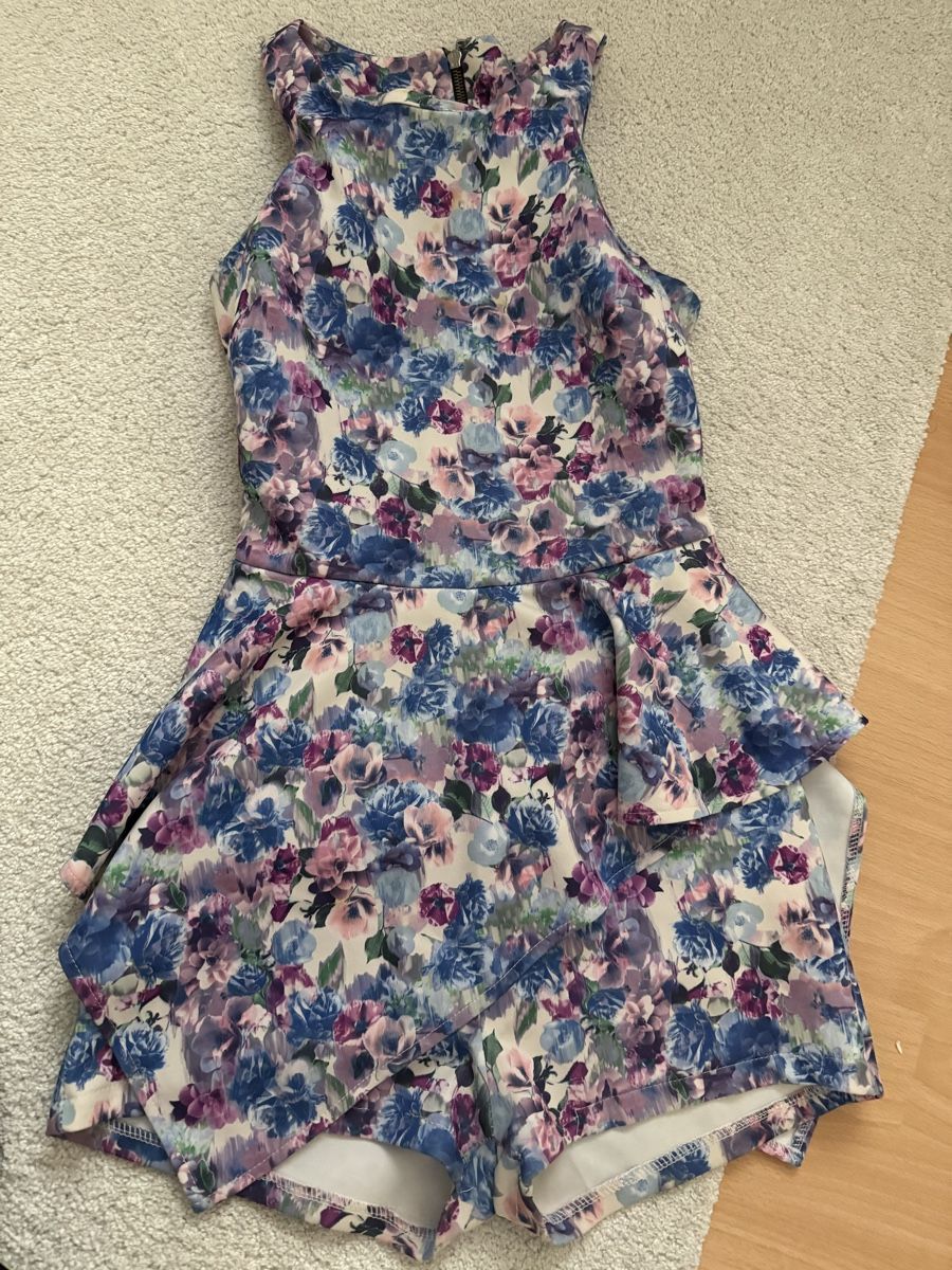 Robes: Damen Set blumenmuster rückenfrei – Neuf (Voir description) à Alpnach Dorf par beauty87