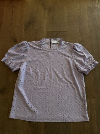 Vila Bluse, Flieder, Lochstickerei, Gr. XXL! ALLES MUSS WEG!