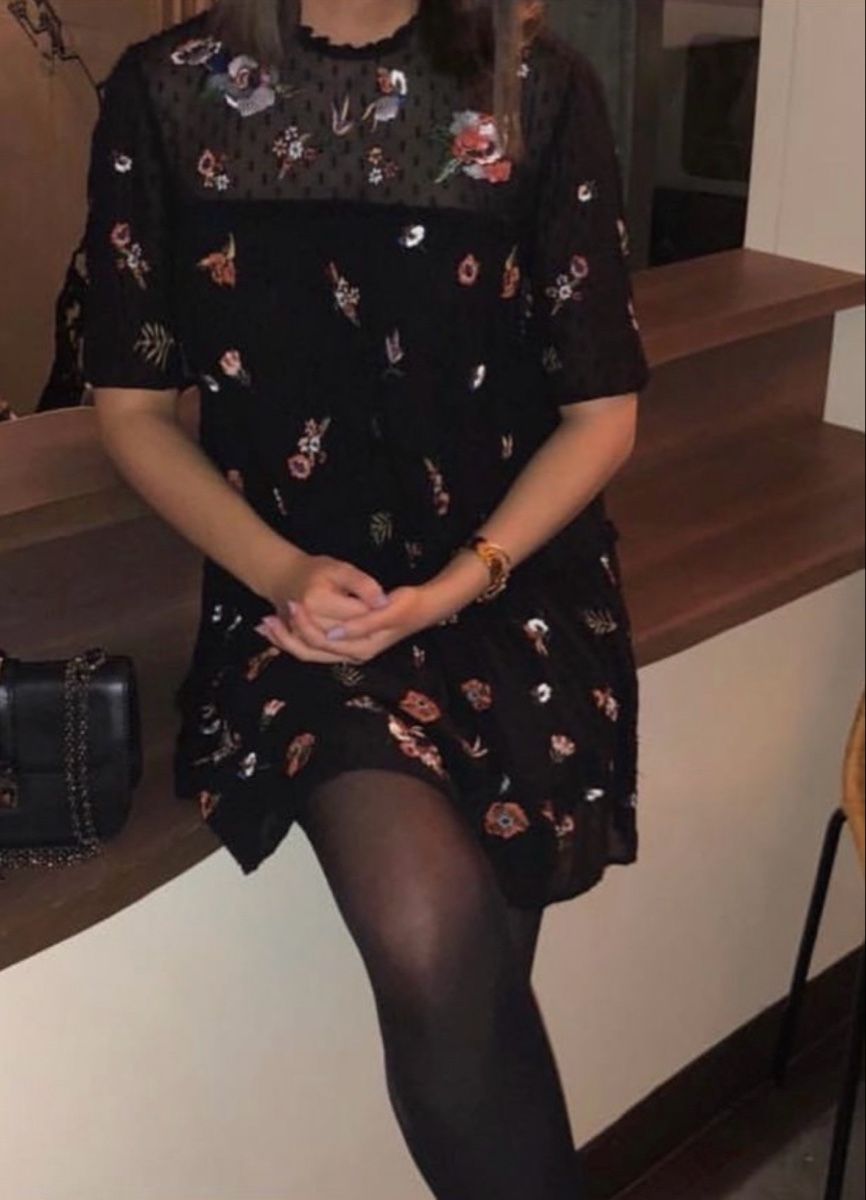 Vestiti: Black Floral Mini Dress - Size Small – Usato da Bazenheid venduto da hat_96 1