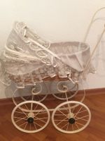 Alter wunderschöner Puppenwagen