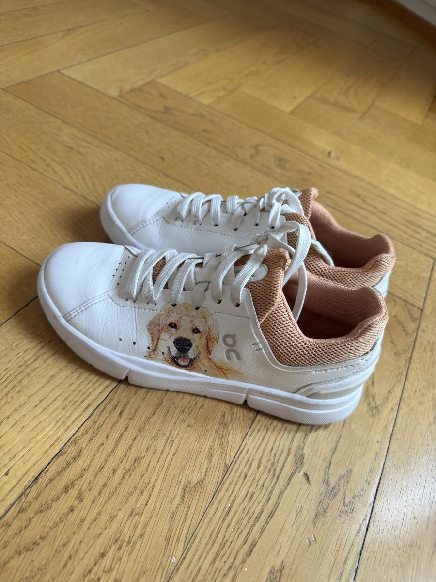 Damenschuhe: Hand-Drawn Dog Sneakers – Gebraucht aus Genève von Stephanie.xx