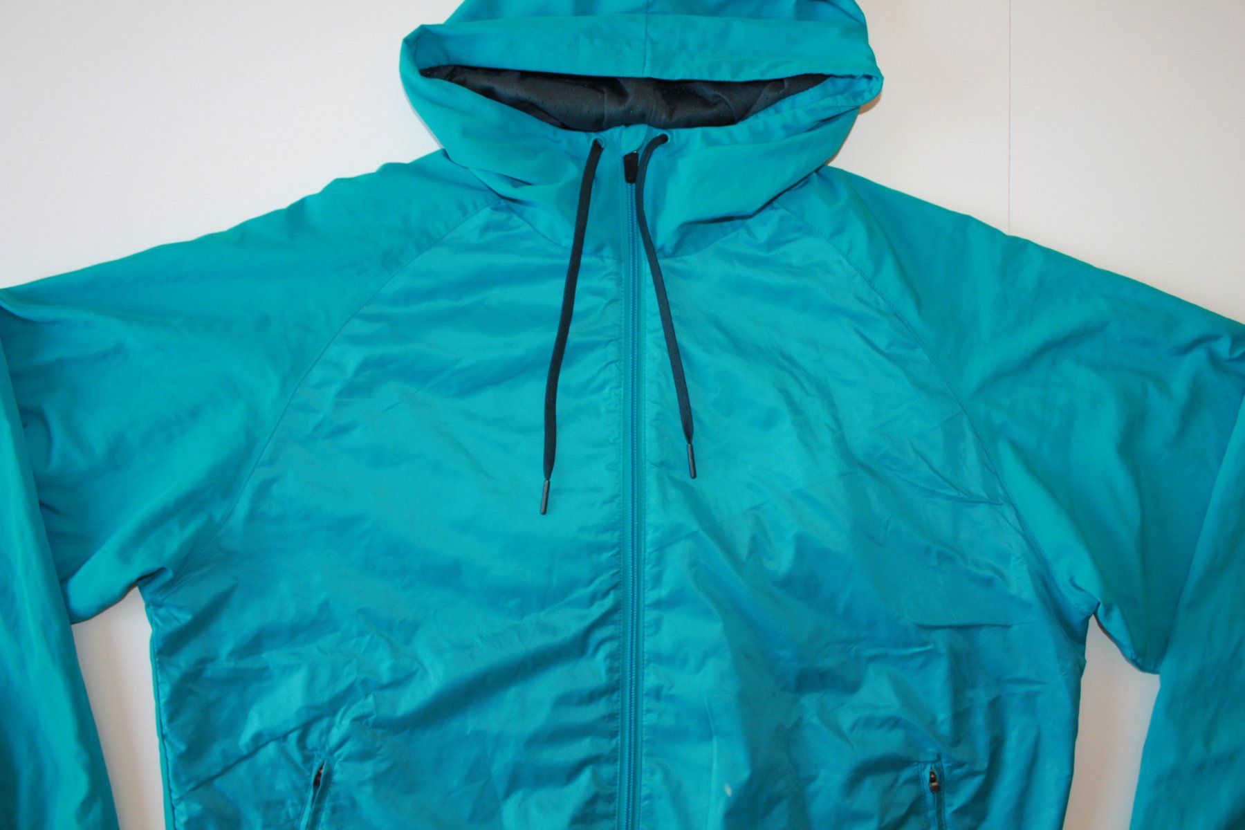 Nike Giacche: Veste turquoise Nike t. L – Usato da Peseux venduto da Gilloss 1