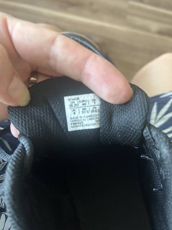 Asics Scarpe da uomo: Asics Hallenschuhe 40 – Usato da Bremgarten b. Bern venduto da m-stalder80 2