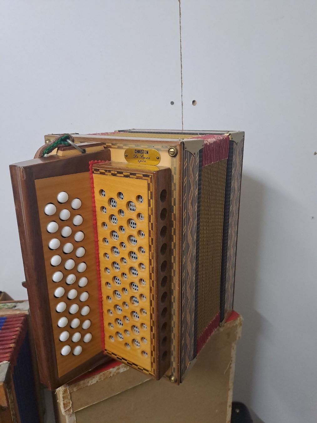 Strumenti musicali: schwyzerorgeli ton B – Usato da Villeneuve venduto da BibiVintage