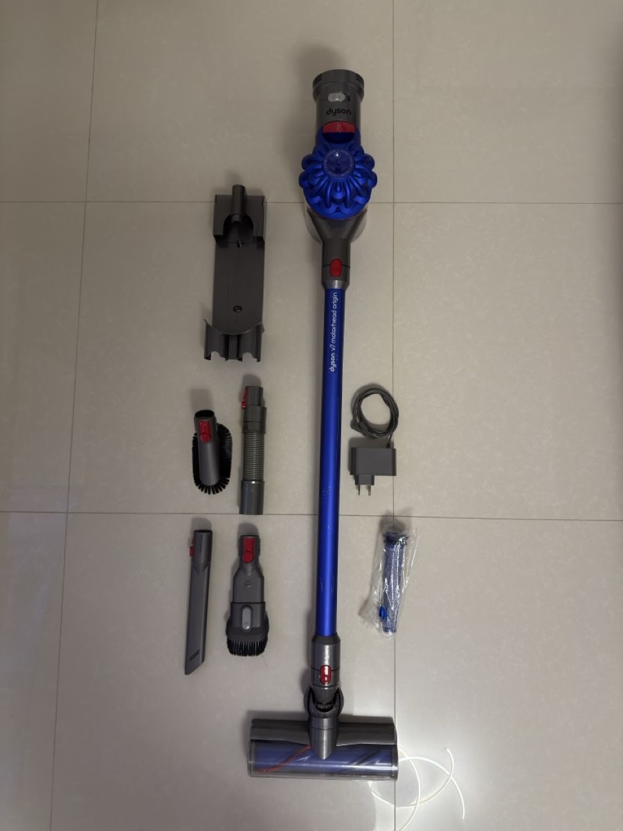 Dyson Aspirateurs & Accessoires: Dyson V7 Akkustaubsauger – D'occasion à Trimbach par Fily-90