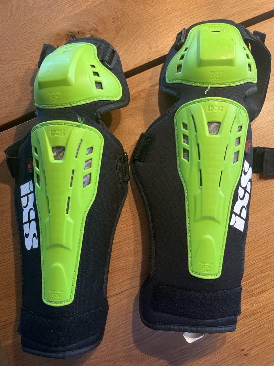 IXS Schutz & Schoner: Knie- Schienbeinschoner IXS – Gebraucht aus Hirzel von Pinzgau