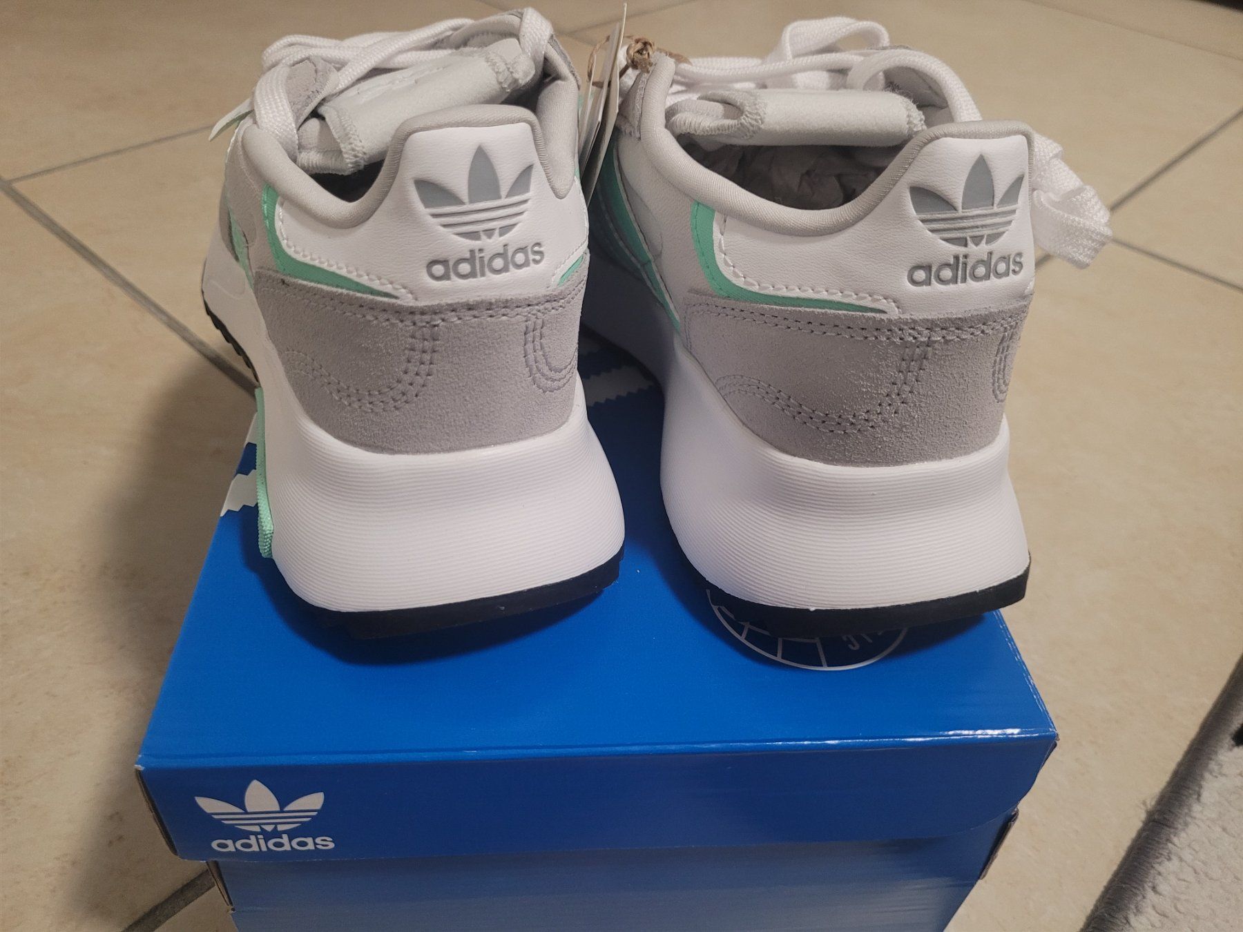 Adidas Scarpe da donna: Chaussures Adidas Retropy 36 2/3 – Nuovo e nell'imballaggio originale da Courtaman venduto da Bluejazz 3