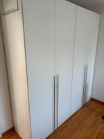 Grosser weisser Kleiderschrank / Garderobenschrank