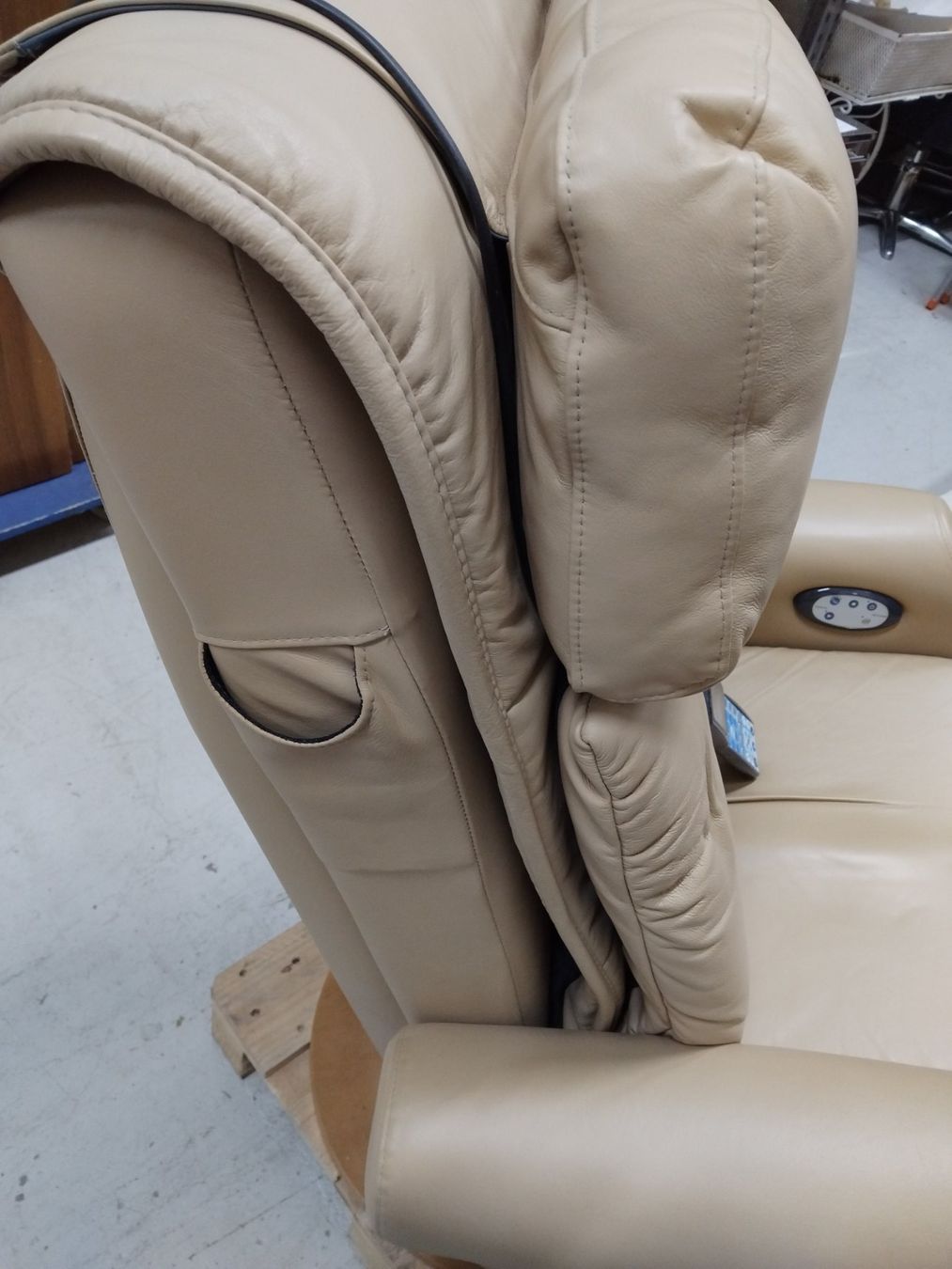Dispositivi per massaggi: KEYTON - Leder Massagesessel , Creme - Beige – Usato da Rüti ZH venduto da Restwert_Rueti_ZH 6