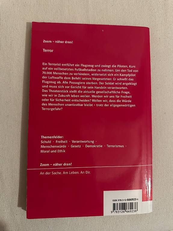 Libri: Schulbuch "Terror" von Ferdinand von Schirach (Klett Verlag) – Usato da Watt venduto da nad_h9db 1