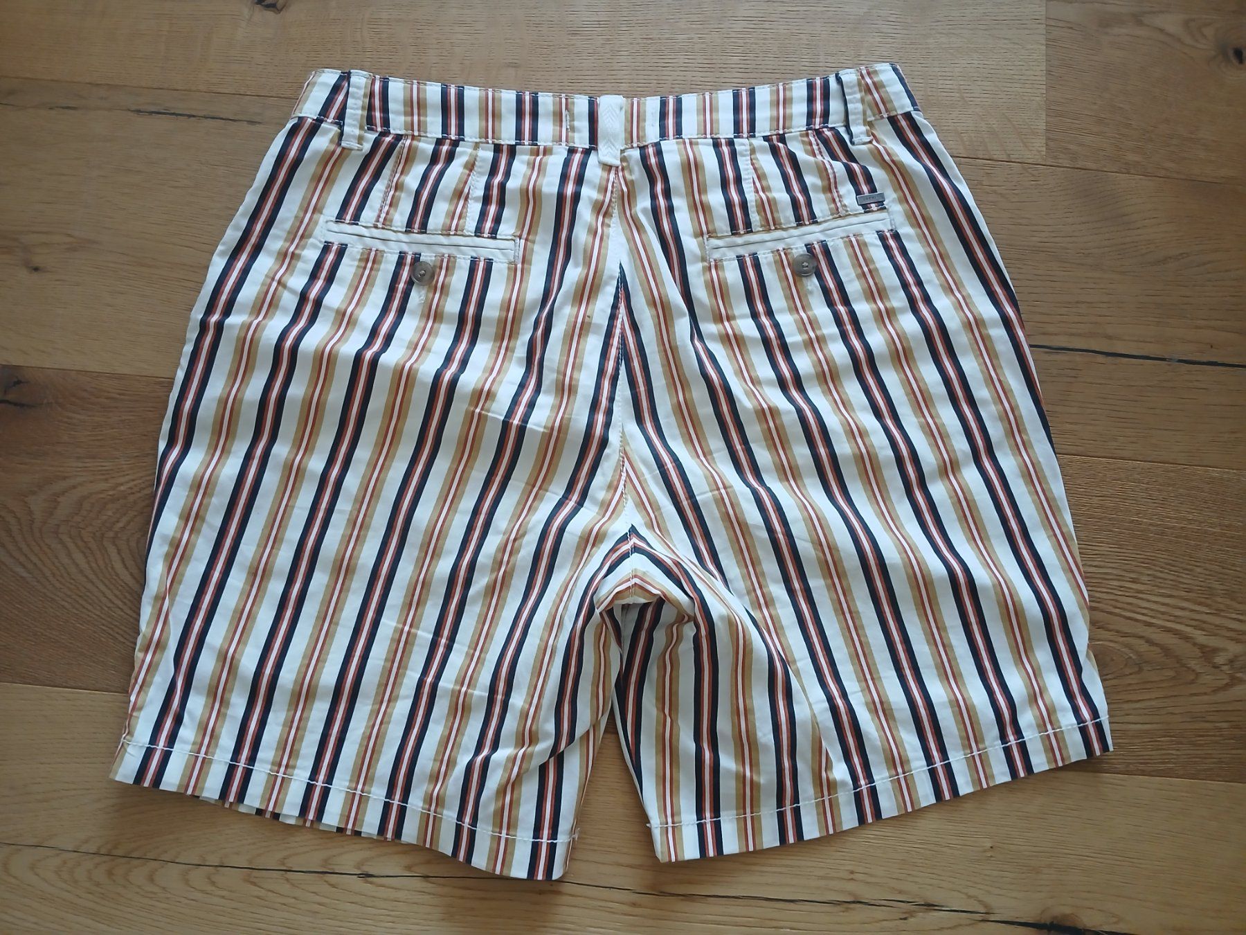 Esprit Pantalons: Pantaloni corti Esprit – D'occasion à Baar par fla_v78d 2