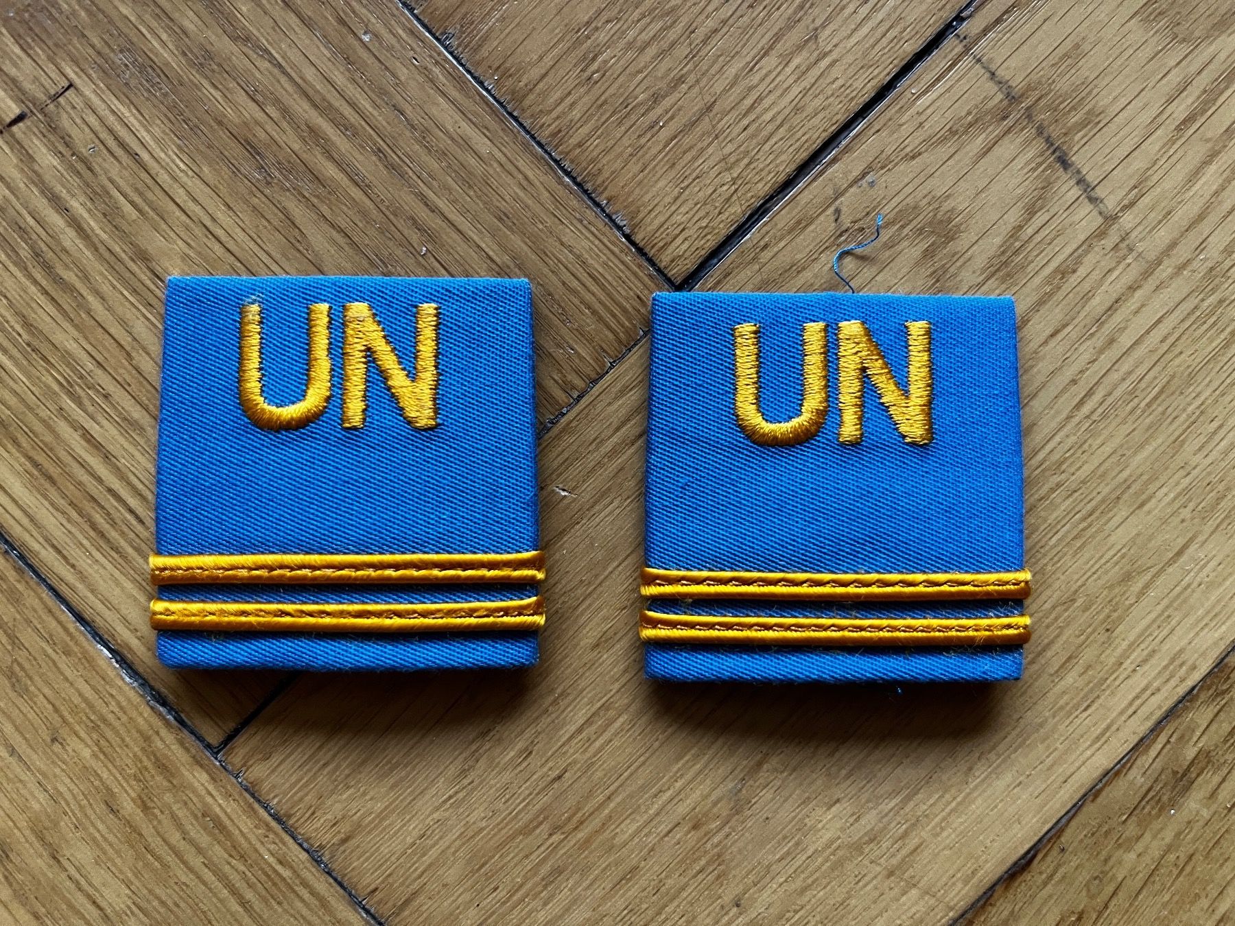 Uniformen: Abzeichen Oberleutnant UN – Gebraucht aus Zürich von Ankawhi