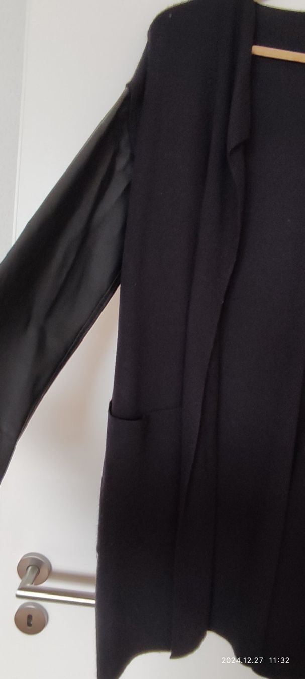Zara Cappotti: Zara Damen schwarzer Cardigan – Usato da Wil SG venduto da Chilla88 5