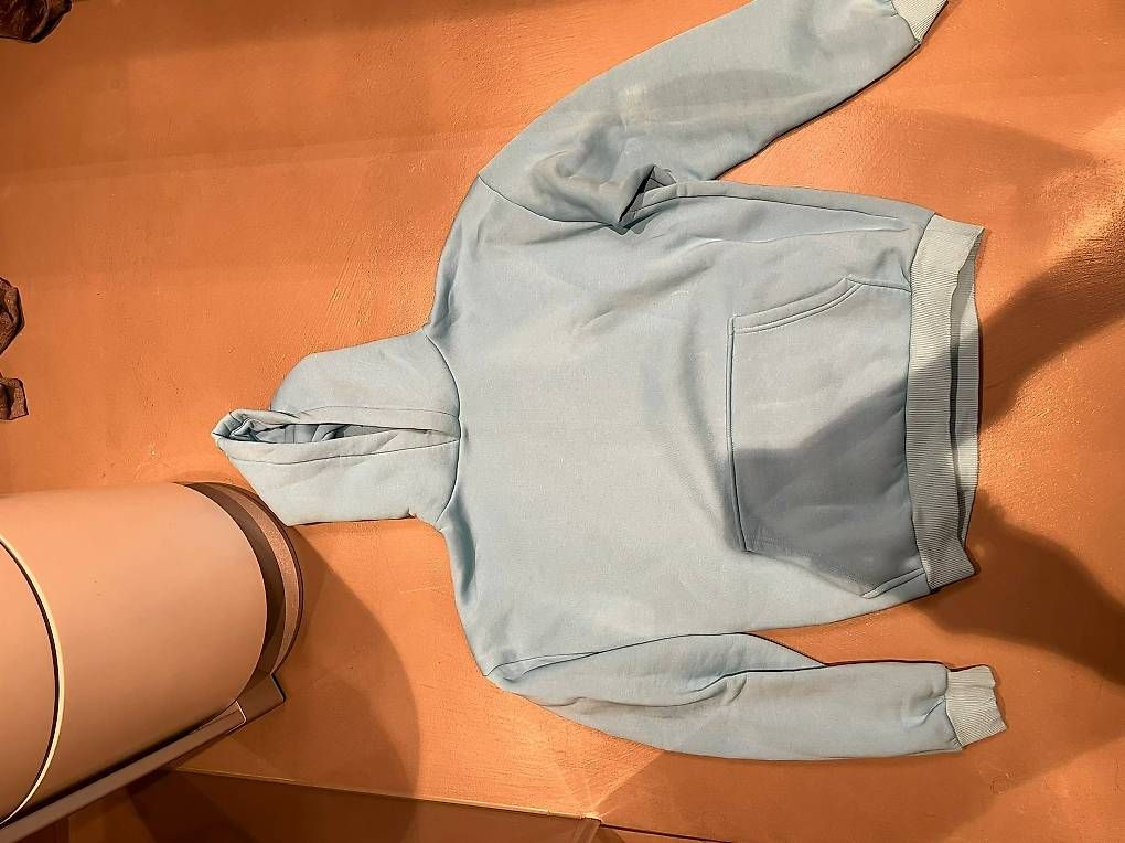 Pullover & Sweatshirts: Statement Hoodie Grösse M – Gebraucht aus Luzern von Neviller