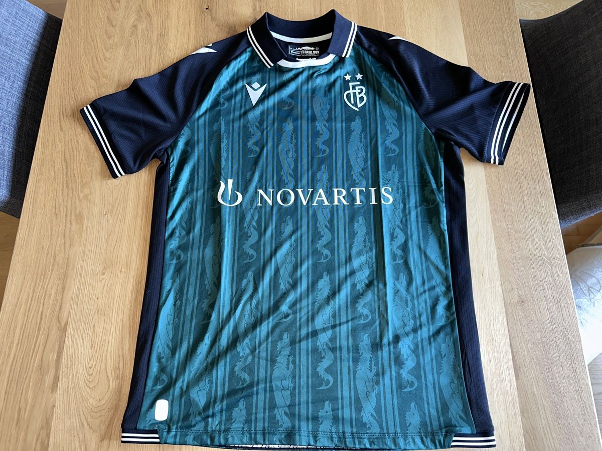 FC Basel Leibchen & Hosen: FC Basel Fussball Trikot Grösse L  – Gebraucht aus Grellingen von Faebu7