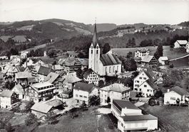 Mit dem Flugzeug über Mogelsberg, gelaufen 1966