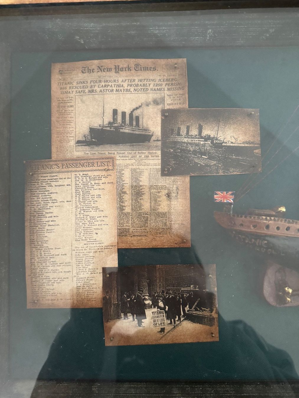 Vetrine: Titanic Schiffsmodell in Holzvitrine und Glas – Usato da Thun venduto da houzli 3