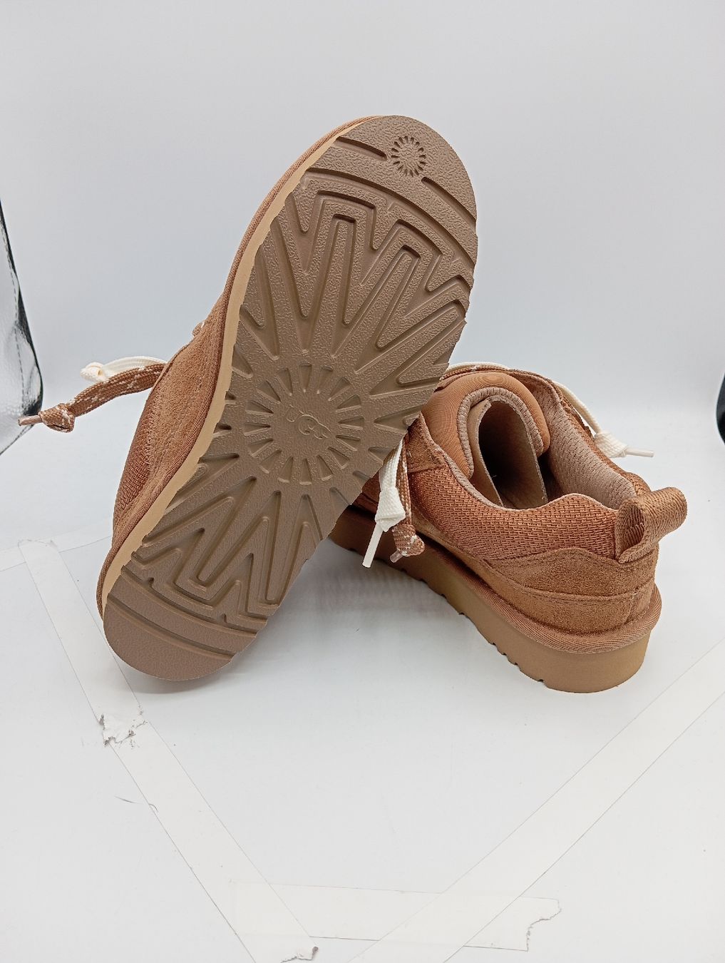 Ugg Scarpe da uomo: UGG Lowmel Lo - Chestnut (EU36) – Nuovo e nell'imballaggio originale da Schaffhausen venduto da outlez 6