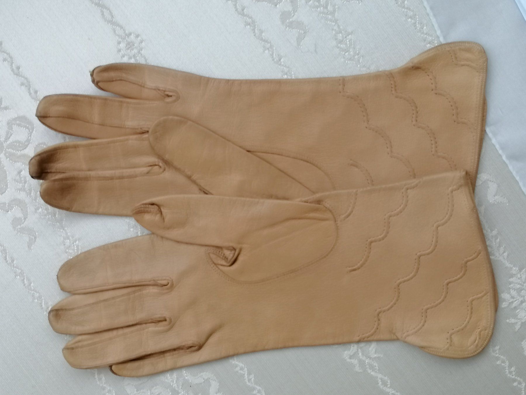 Guanti & manicotti: Nappalederhandschuhe – Usato da Rheinfelden venduto da Cleopatra2000 2