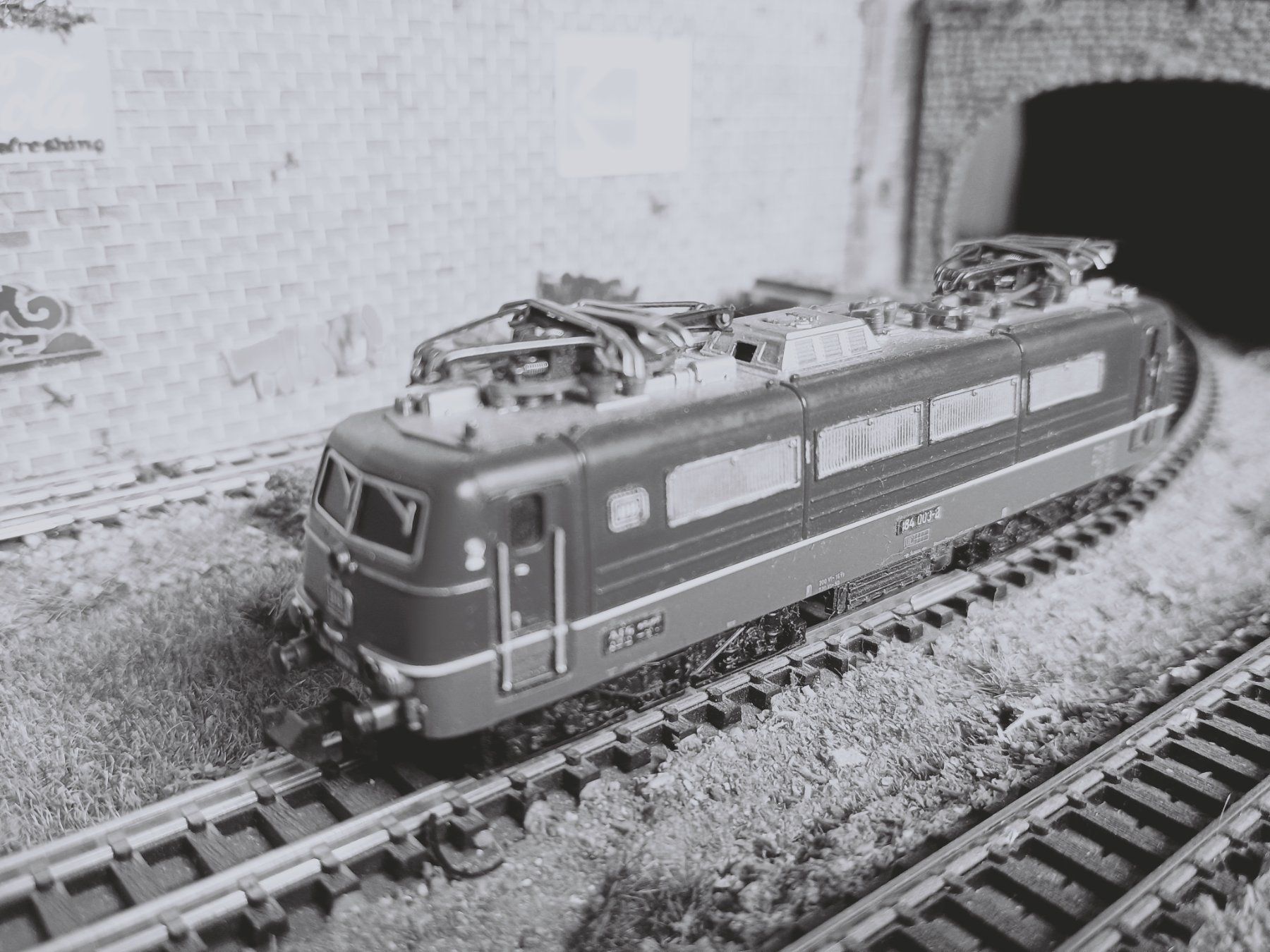 Trix Modellini di ferrovie: Spur N DB BR 184 E-Lok – Usato da Bätterkinden venduto da hobbycha
