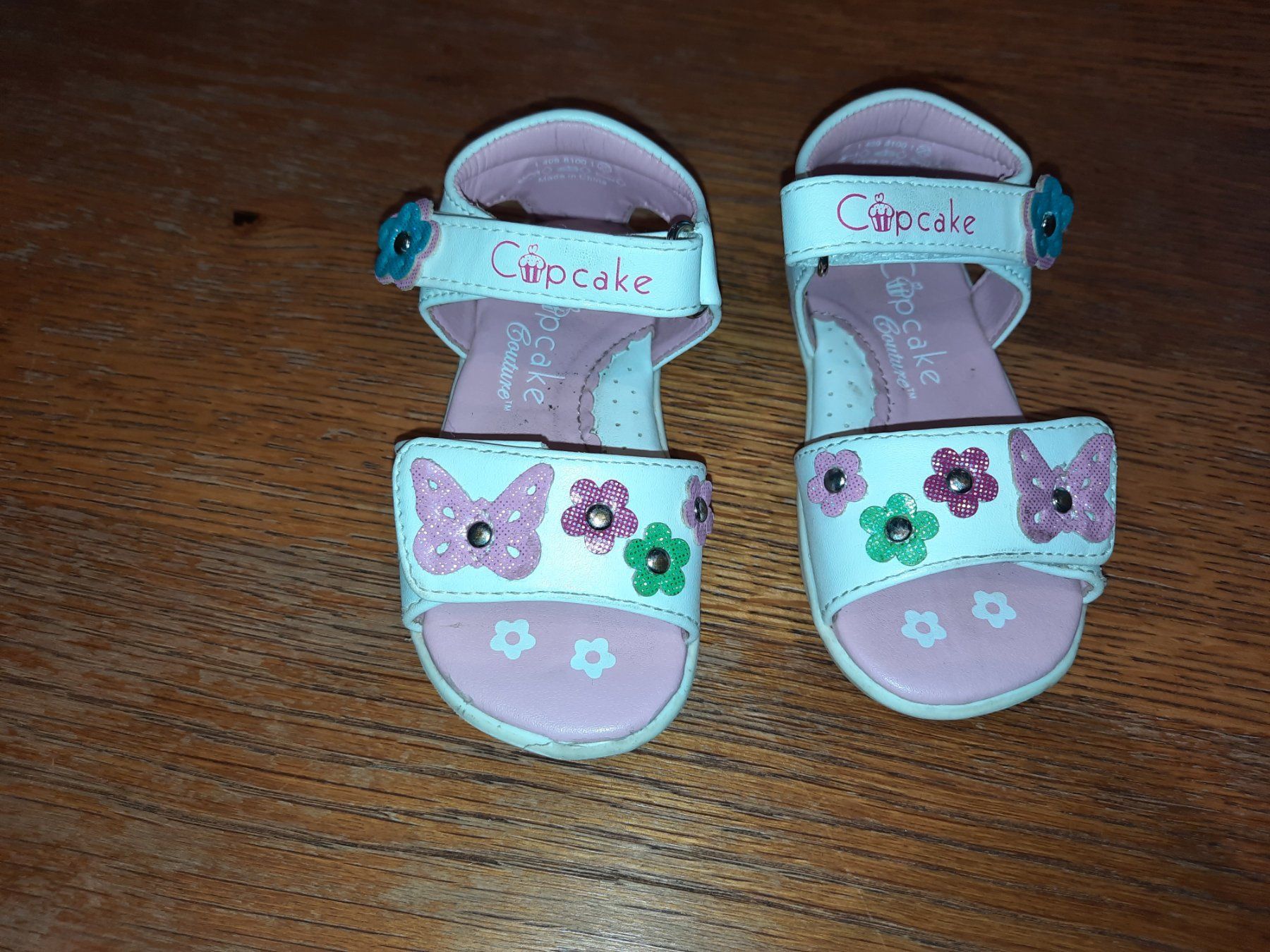 Scarpe per ragazzi: Sandalen in der Grösse 20 – Usato da Reiden venduto da armand8
