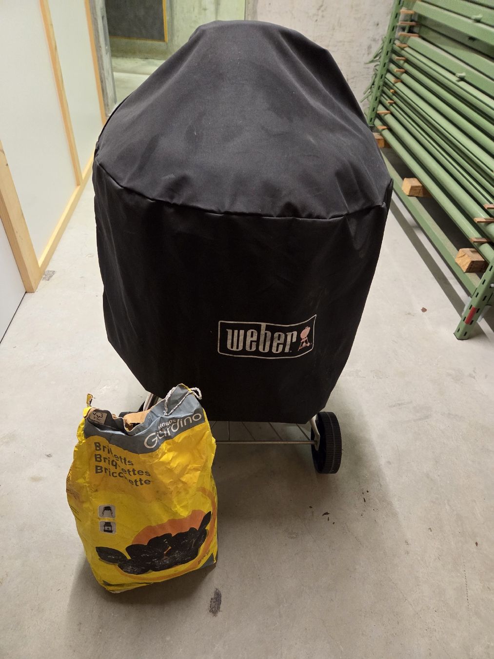Griglie: Barbecue Weber en excellent état – Usato da Sierre venduto da Cir_ccx2 3