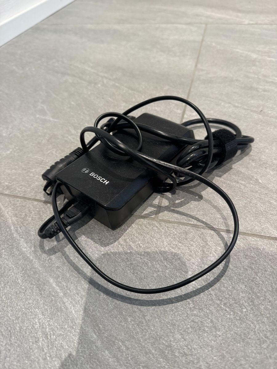 Bosch Caricabatterie: Bosch eBike Ladegerät Compact Charger BCS230 – Usato da Zürich venduto da namenaemi