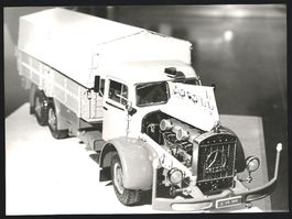 Fotografie Lastwagen Modell Mercedes Ben