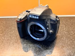 Boîtier réflex numérique Nikon D5300 24.2 MP Wi-Fi & GPS