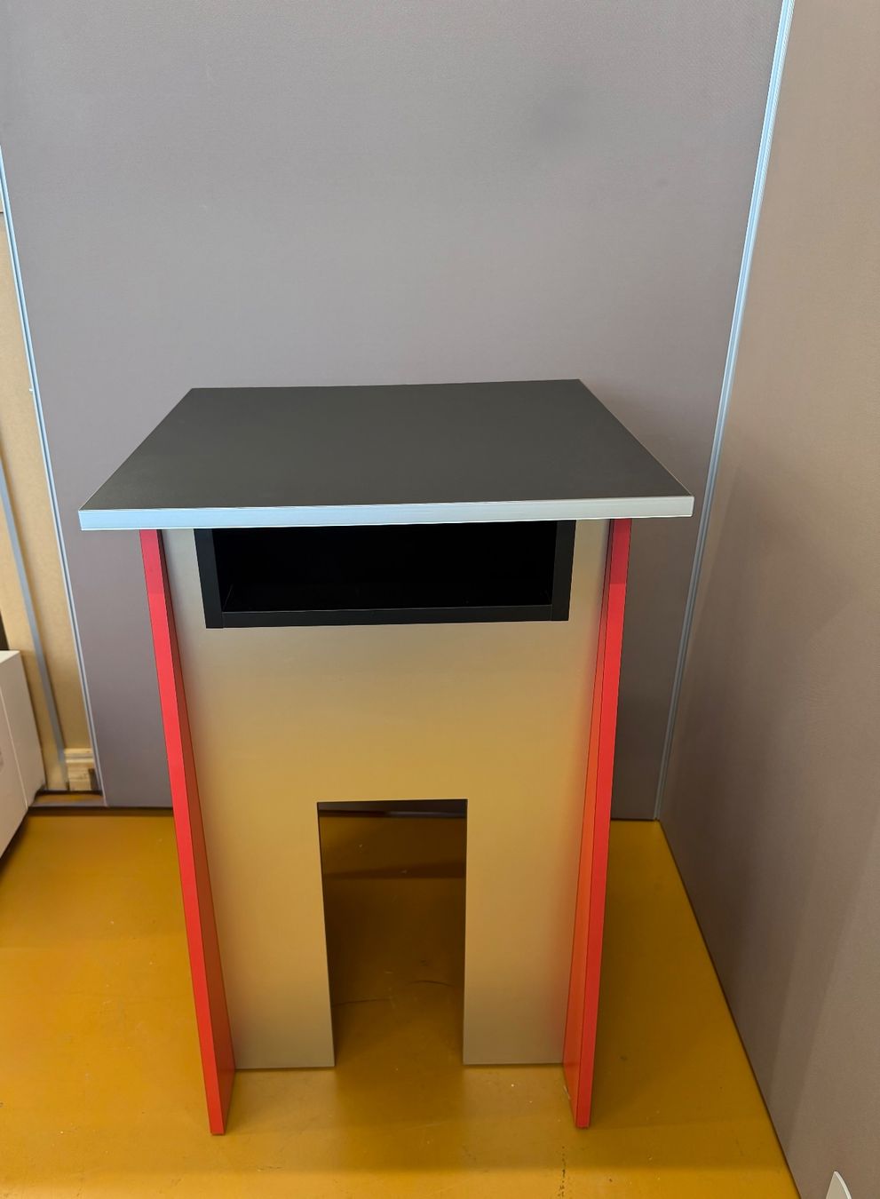 Commodes: Ausstellungsmöbel – D'occasion à Dietlikon par ComdatAG 3